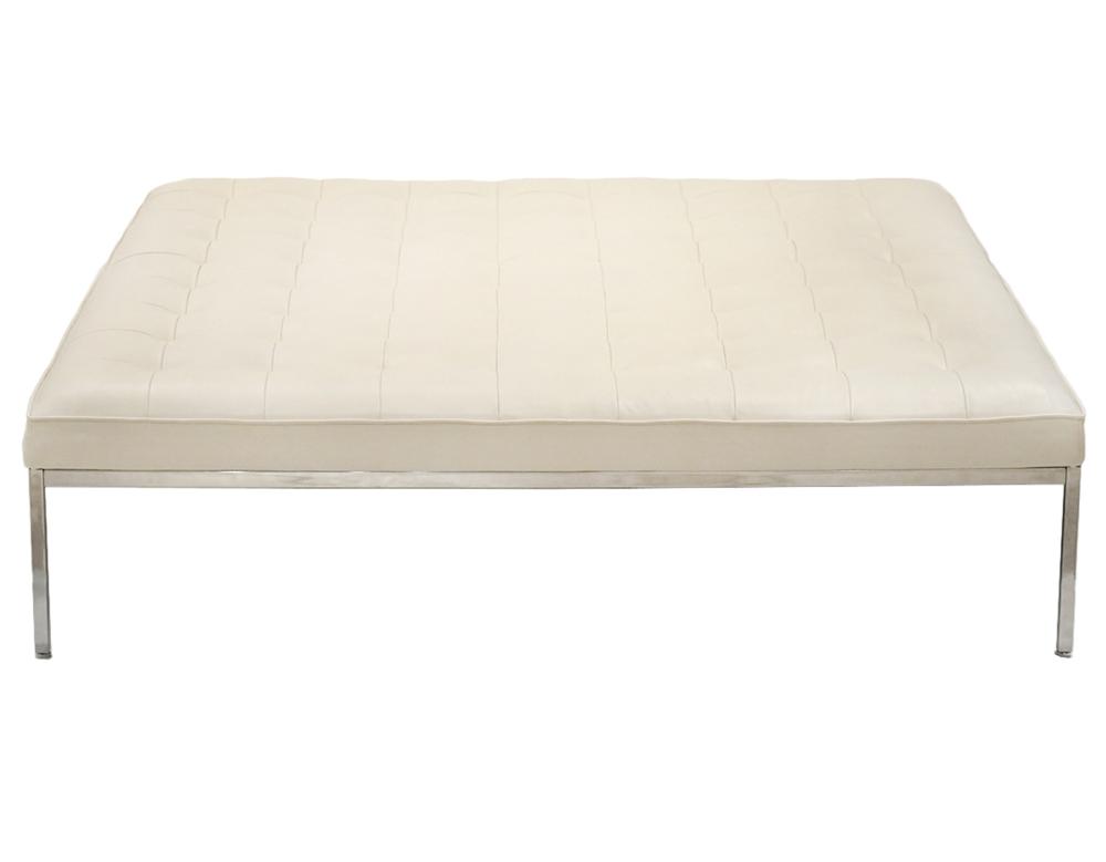 FLORENCE KNOLL BENCH RELAXED