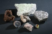 FLOURESCENT MINERAL LOT. Inclu