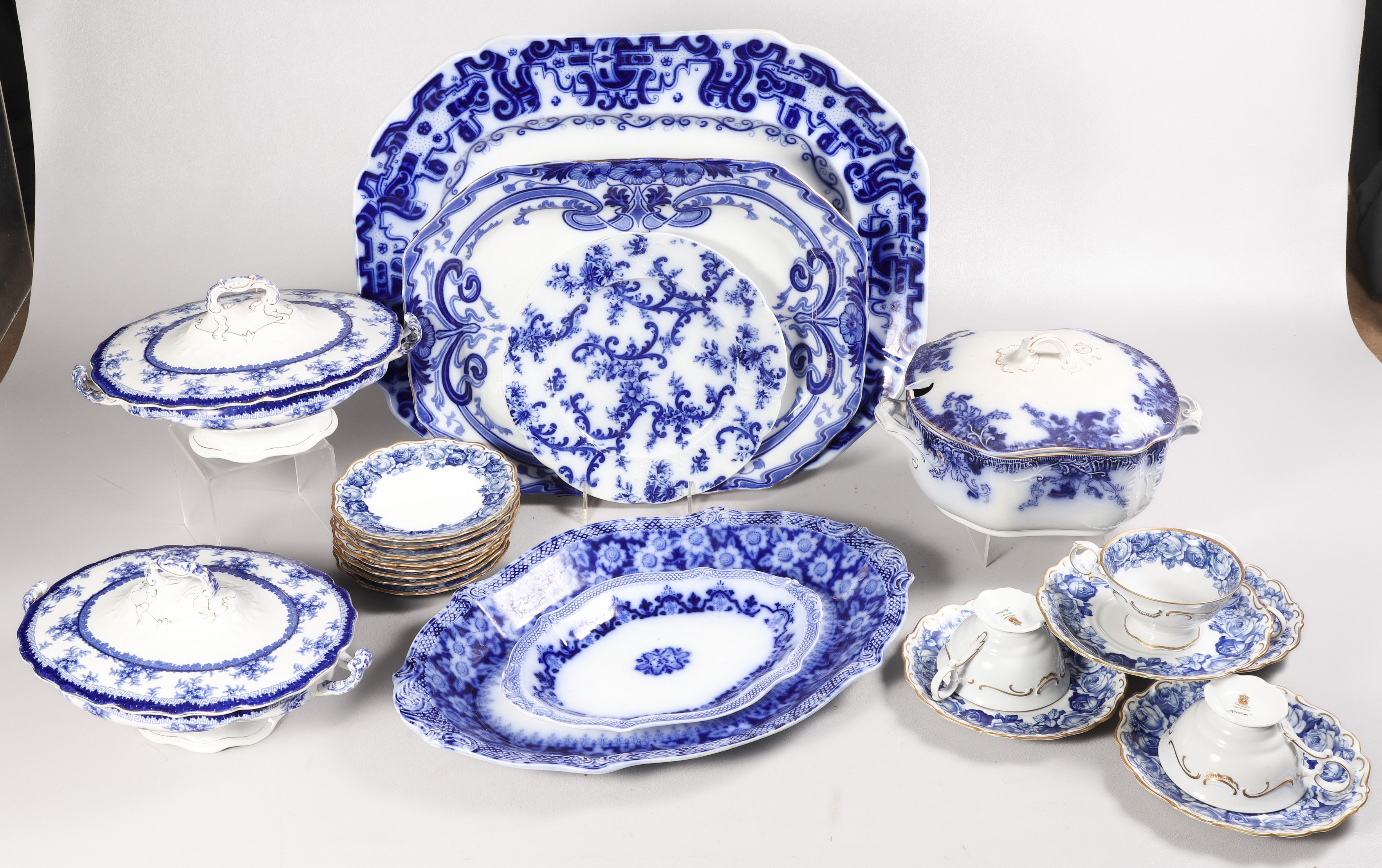 Flow blue and style porcelain table