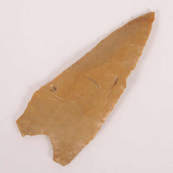 Fluted dalton; tan flint. 3 1/8".