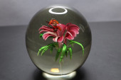 FLYING BEES ART GLASS PAPERWEI