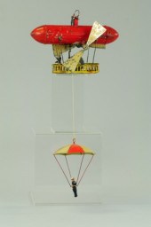 FLYING DIRIGIBLE WITH PARACHUT
