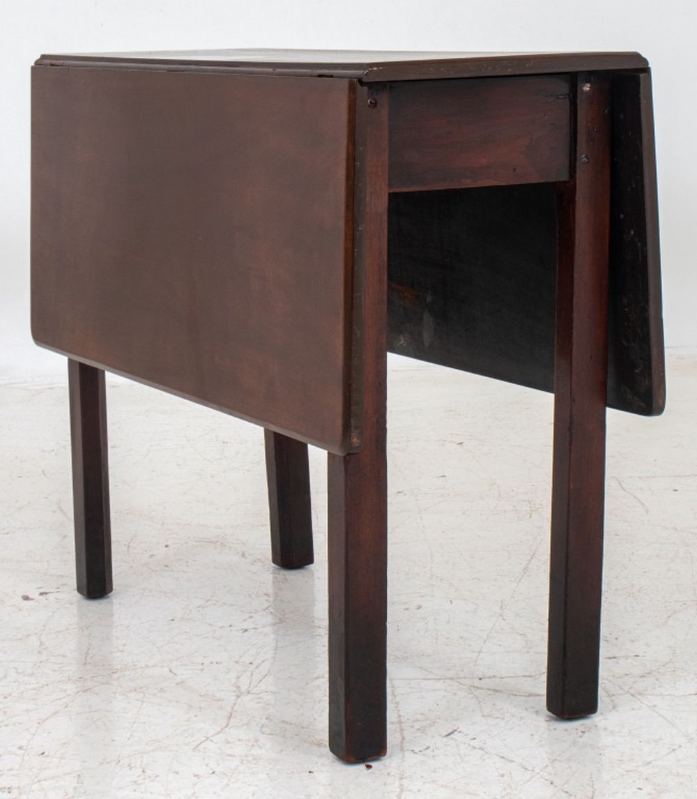 FOLDING LEAVES MAHOGANY TABLE, 19TH