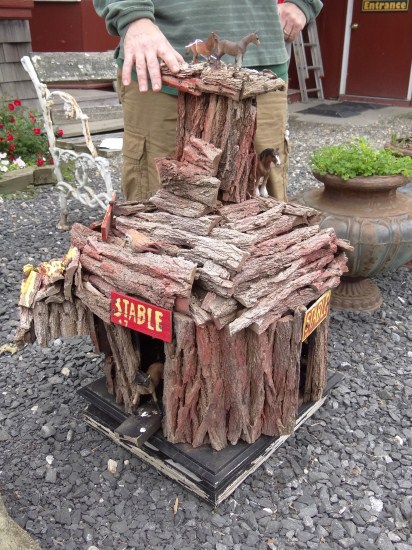 Folk art birdhouse ''Saratoga''