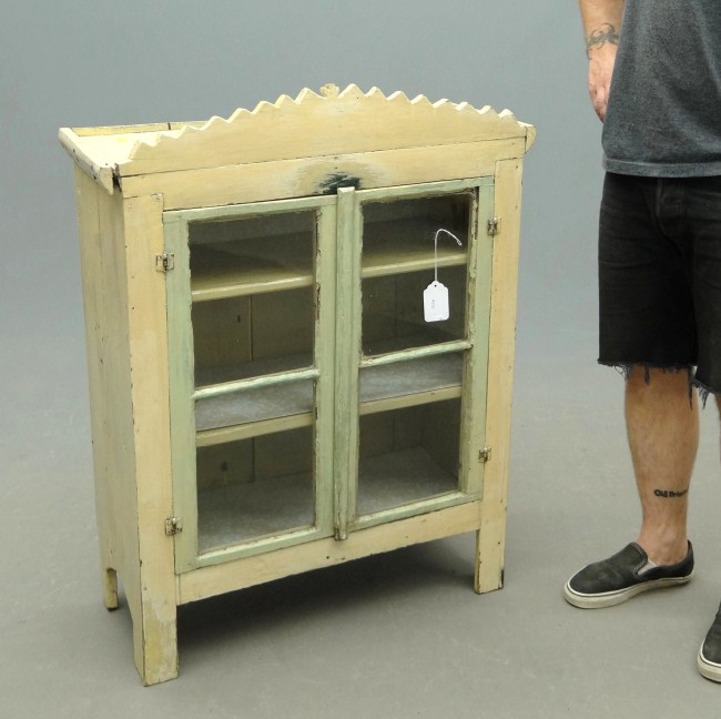 Folky two glass doors cupboard in
