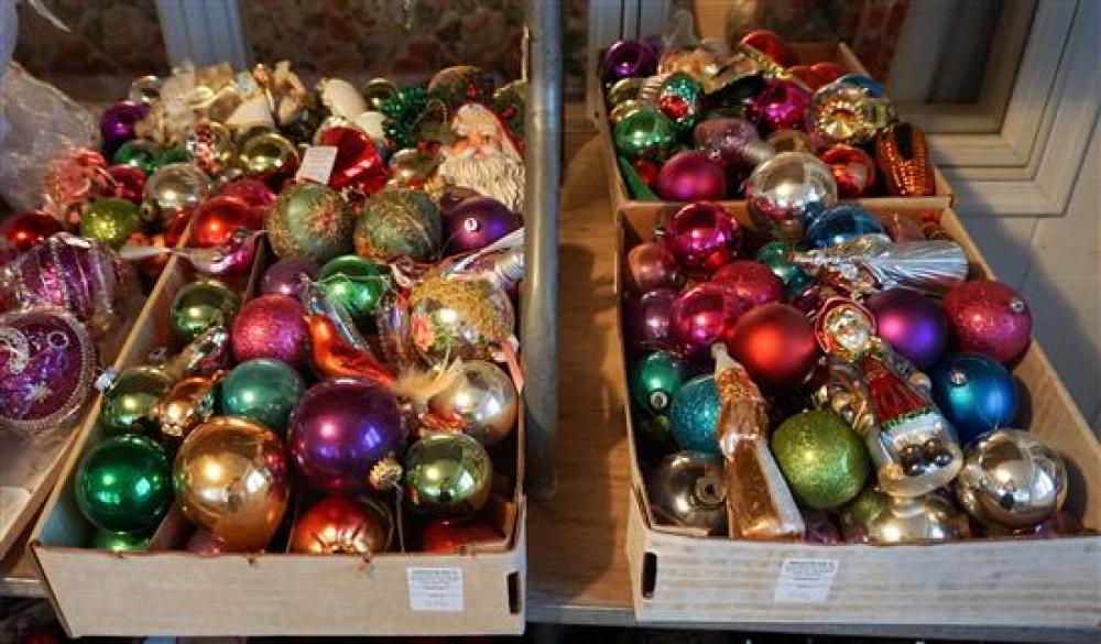 FOUR (4) TRAYS OF CHRISTMAS