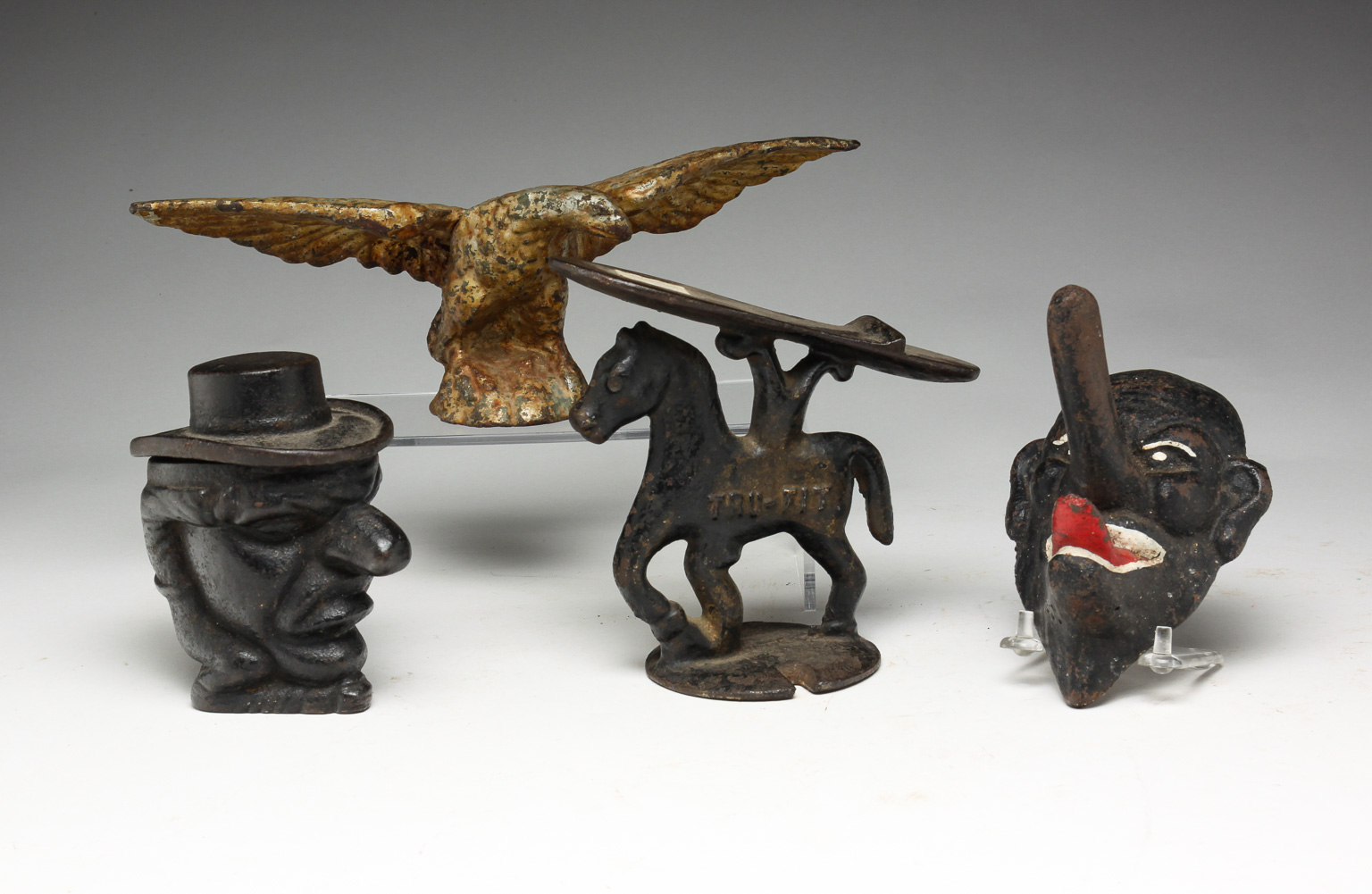 FOUR AMERICAN CAST IRON PIECES.