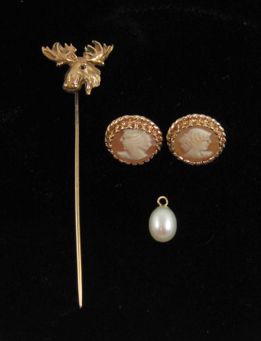 FOUR ARTICLES OF FOURTEEN KARAT