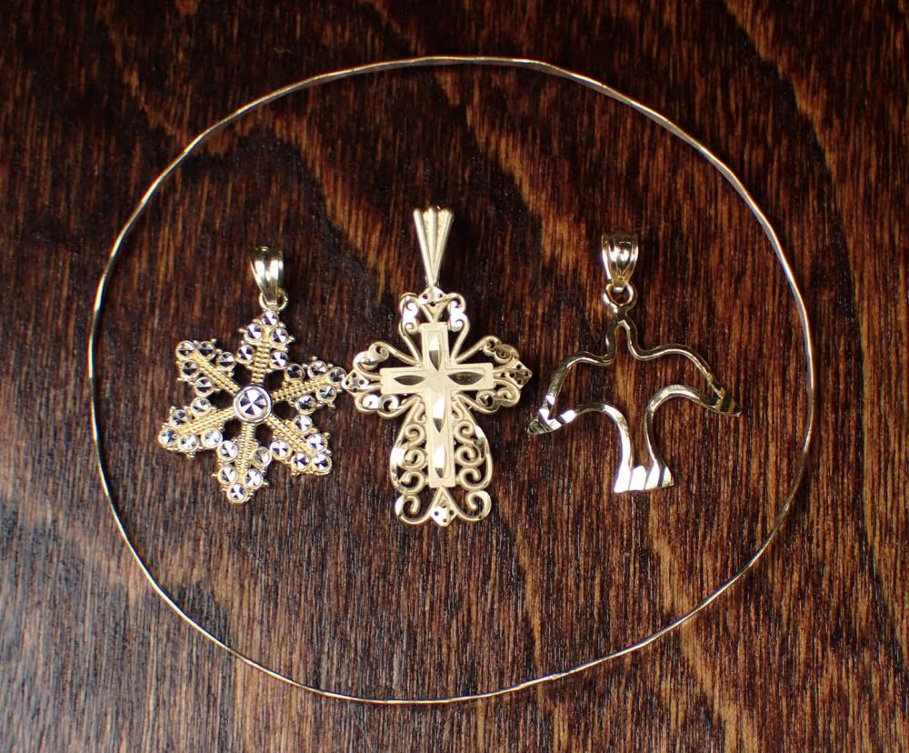 FOUR ARTICLES OF FOURTEEN KARAT