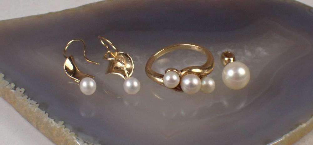 FOUR ARTICLES OF PEARL AND GOLD