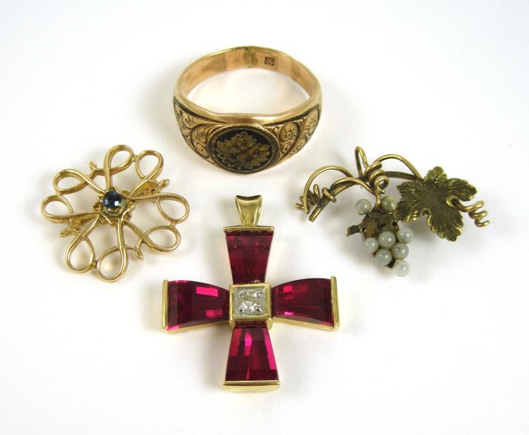 FOUR ARTICLES OF TEN KARAT GOLD