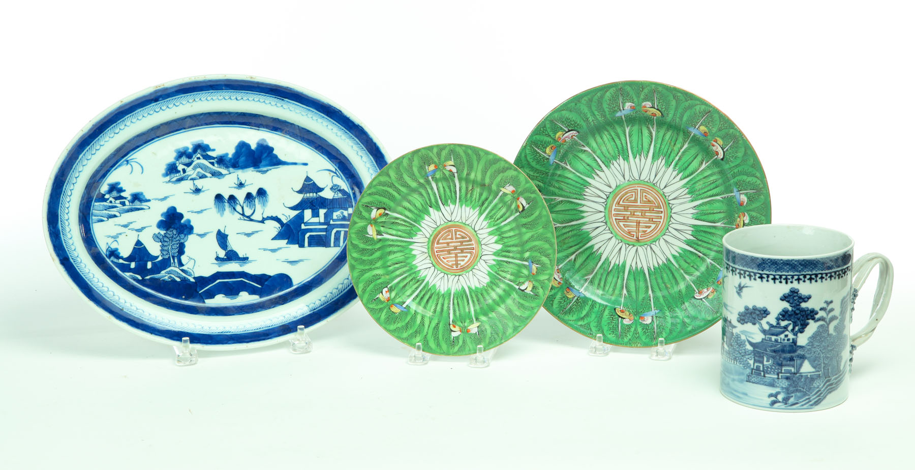 FOUR CERAMIC PIECES.  China  20th