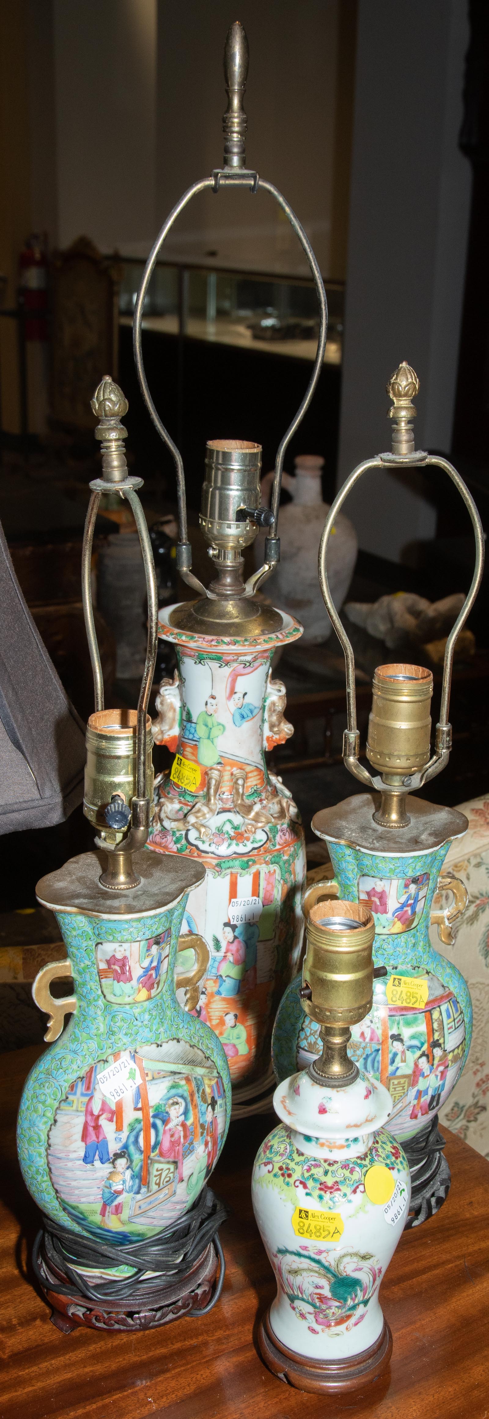 FOUR CHINESE PORCELAIN VASES,