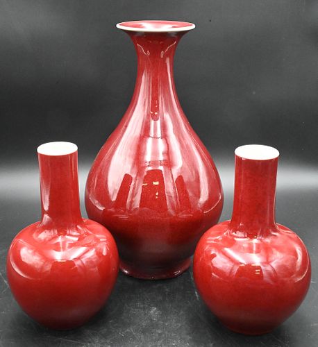 FOUR CHINESE PORCELAIN VASESFour