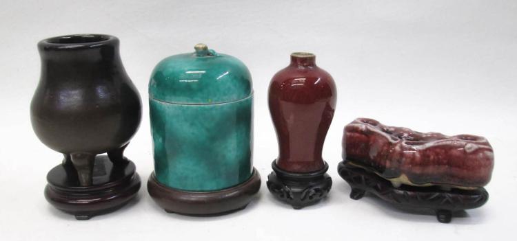 FOUR CHINESE PORCELAIN VESSELS: 1