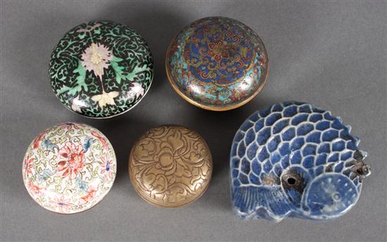 Four Chinese rouge pots and a