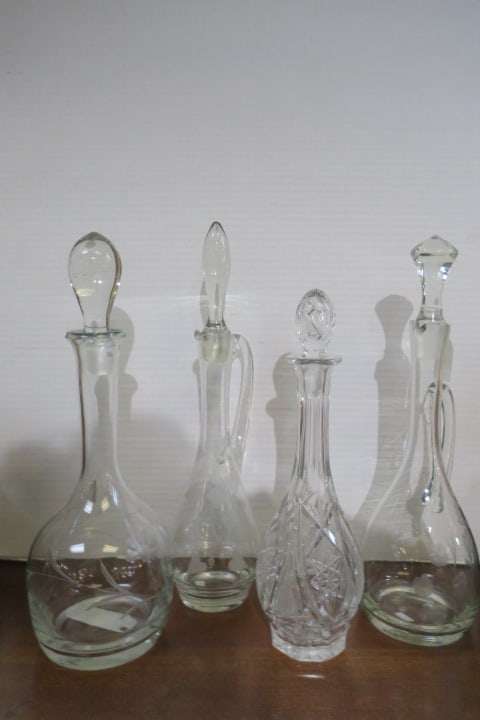 FOUR CLEAR GLASS WINE/ LIQUOR