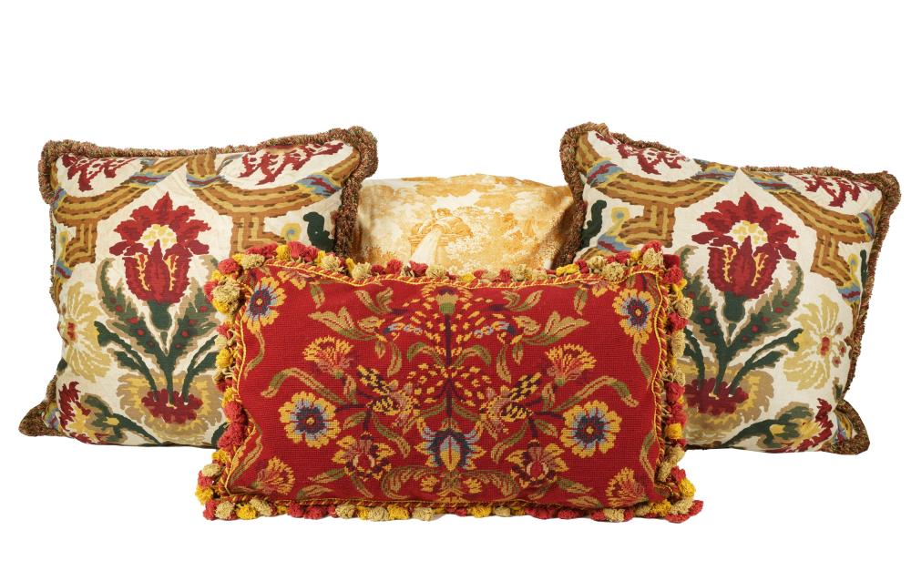 FOUR DECORATIVE THROW PILLOWSeach