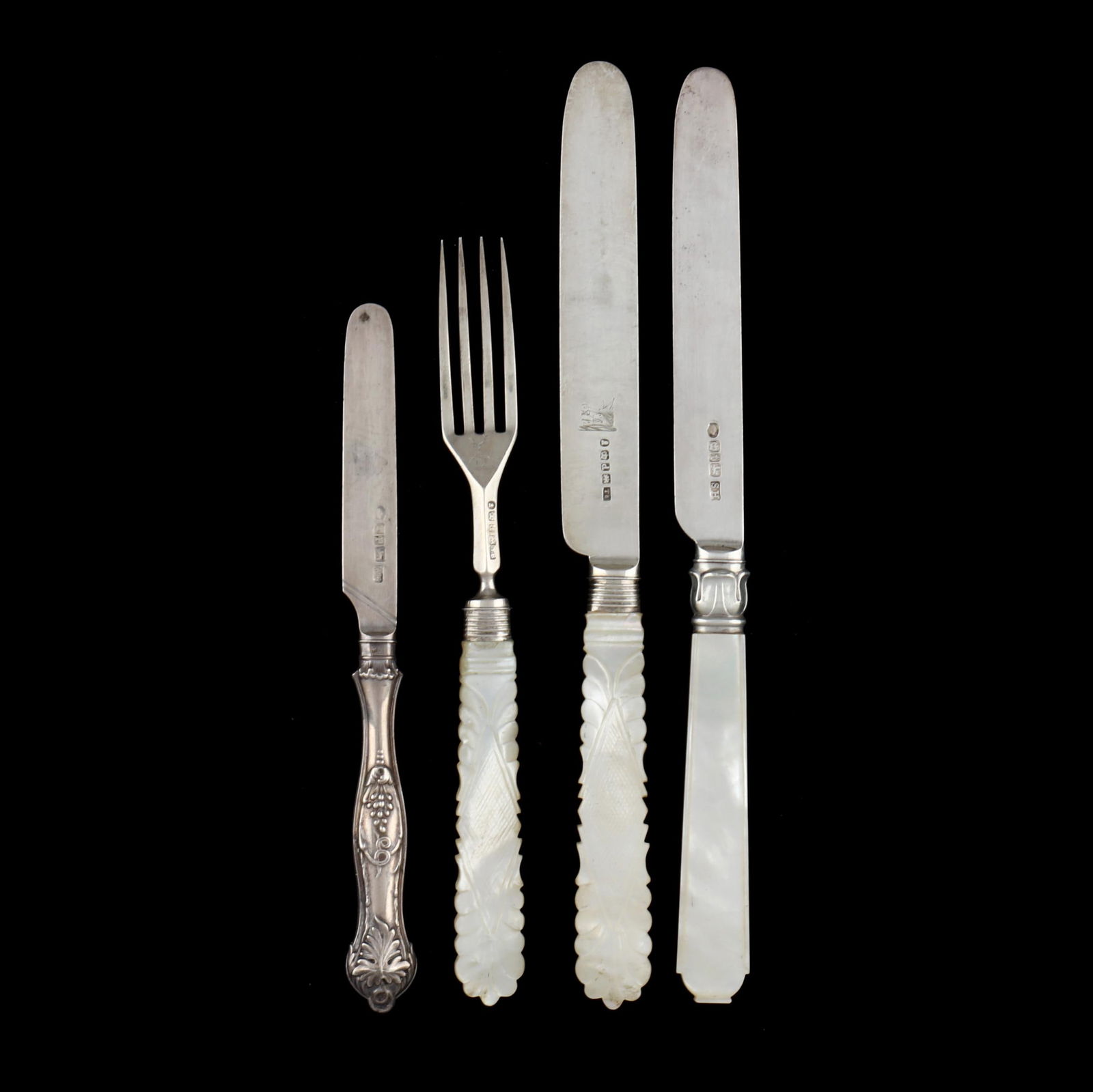 FOUR ENGLISH SILVER FRUIT KNIVES
