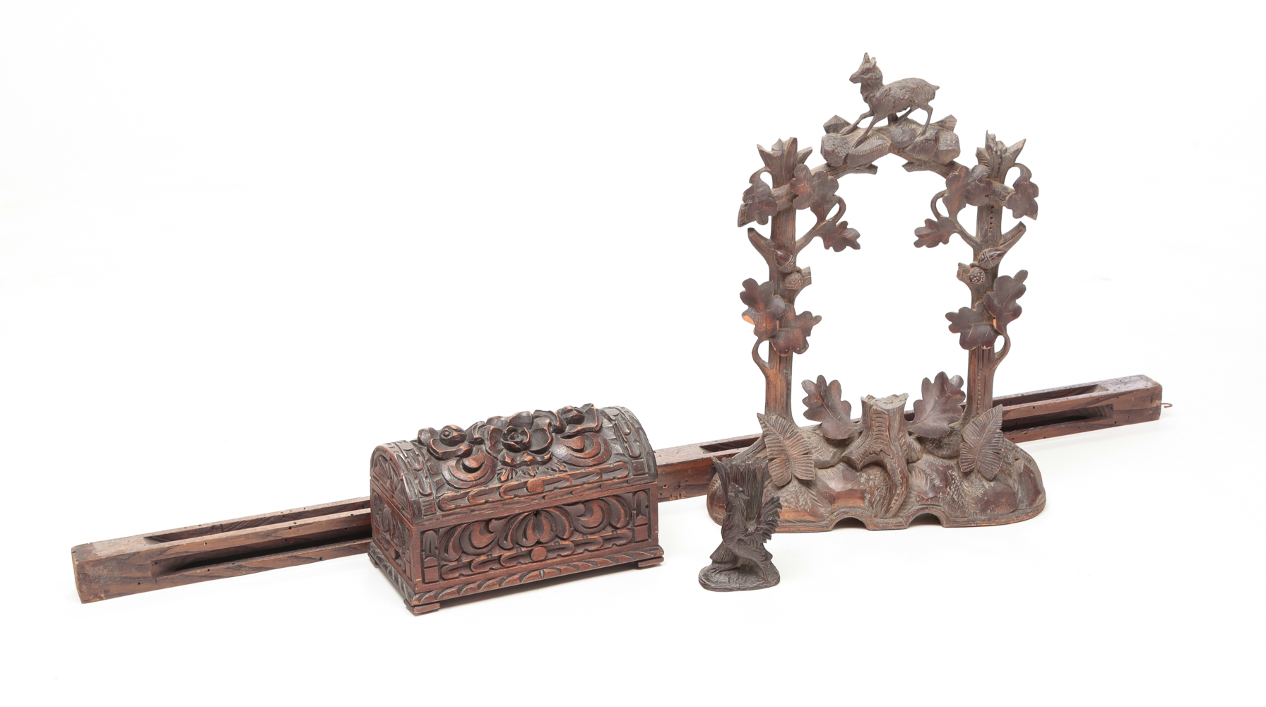 FOUR EUROPEAN CARVED PIECES. Late