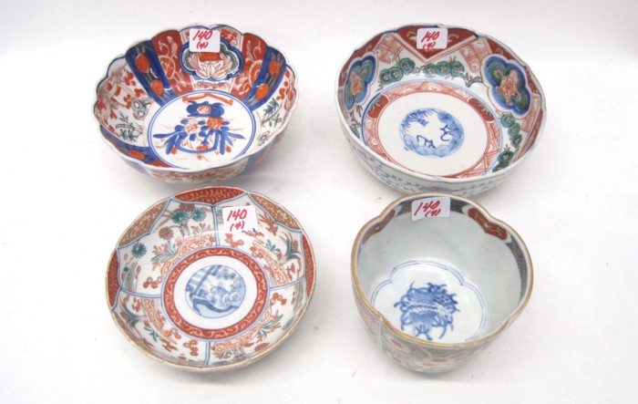 FOUR JAPANESE IMARI PORCELAIN