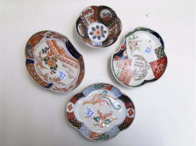 FOUR JAPANESE IMARI PORCELAIN