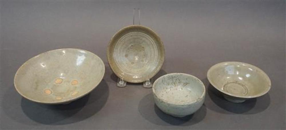 FOUR KOREAN CELADON BOWLS AND