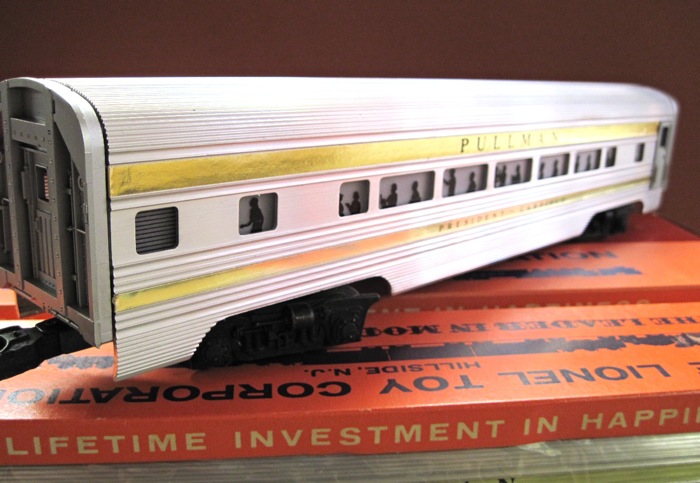 FOUR LIONEL PASSENGER TRAIN CARS