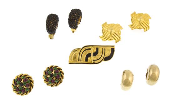 * Four Pairs of Earclips black