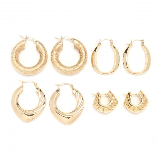 FOUR PAIRS OF GOLD HOOP EARRINGS To