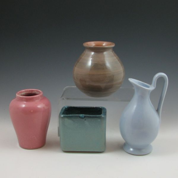 Four-piece lot of pottery including