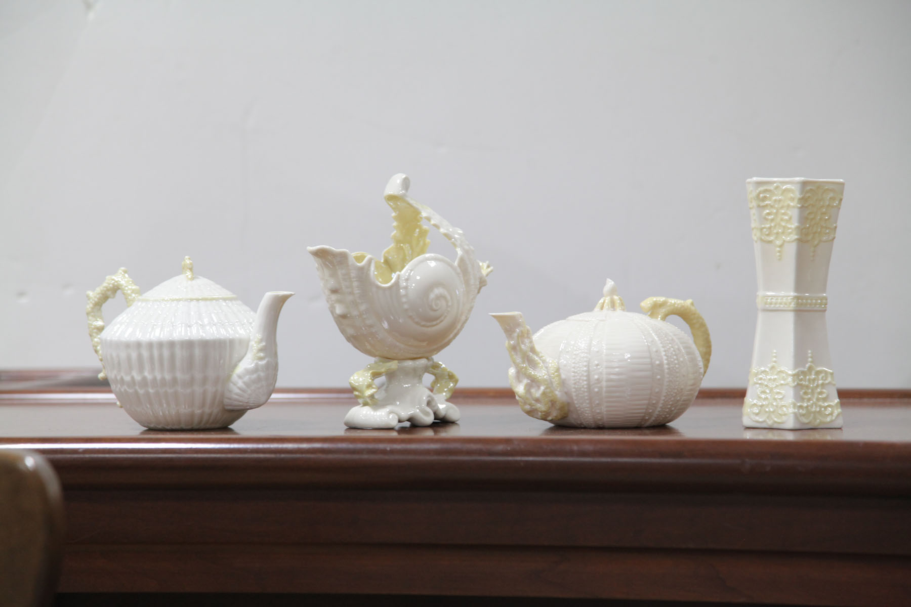 FOUR PIECES OF BELLEEK CHINA. 