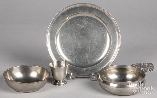 FOUR PIECES OF PEWTERFour pieces of