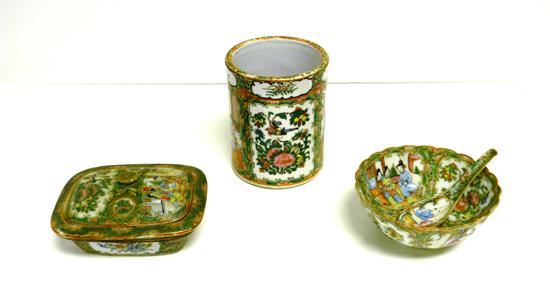 Four pieces of Rose Medallion