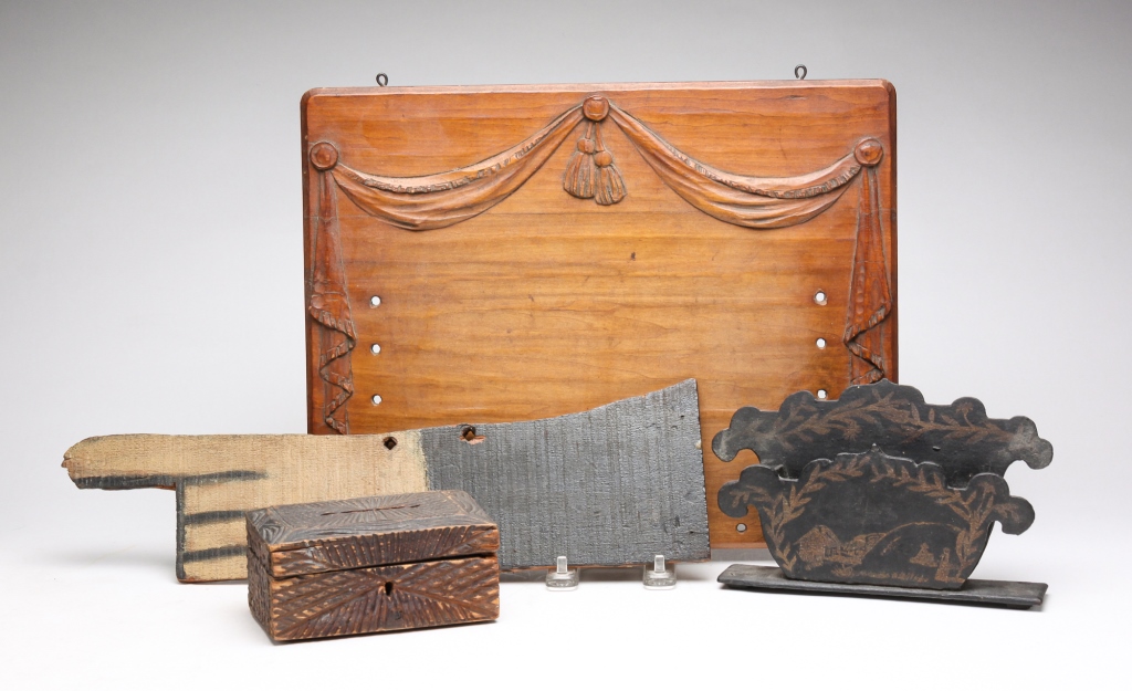 FOUR PIECES OF WOODWARE.