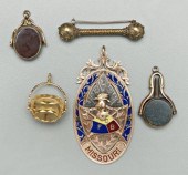 Four pieces vintage gold jewel