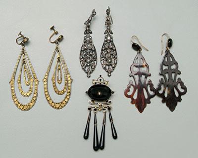 Four pieces vintage jewelry: