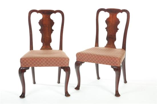 FOUR QUEEN ANNE SIDE CHAIRS. 