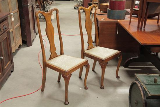 FOUR QUEEN ANNE STYLE CHAIRS.