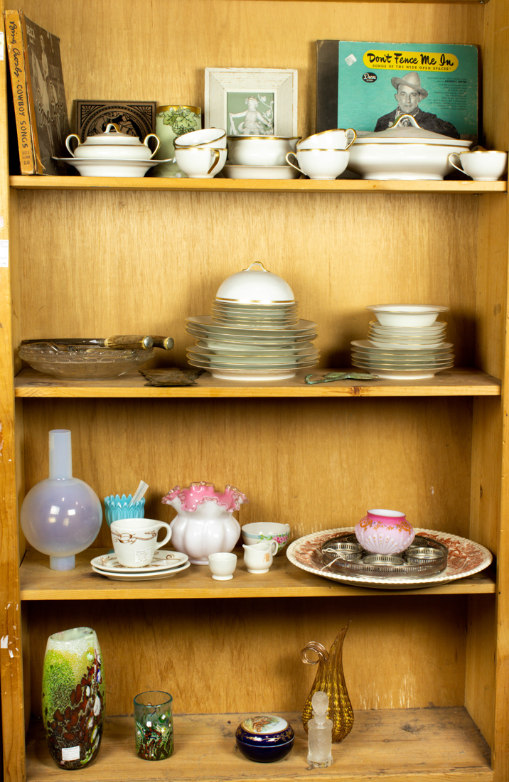 FOUR SHELVES OF DECORATIVE ARTS AND