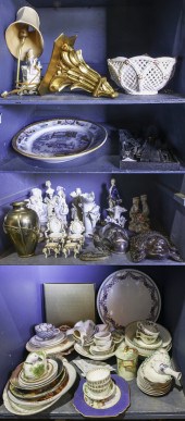FOUR SHELVES OF DECORATIVE ITE