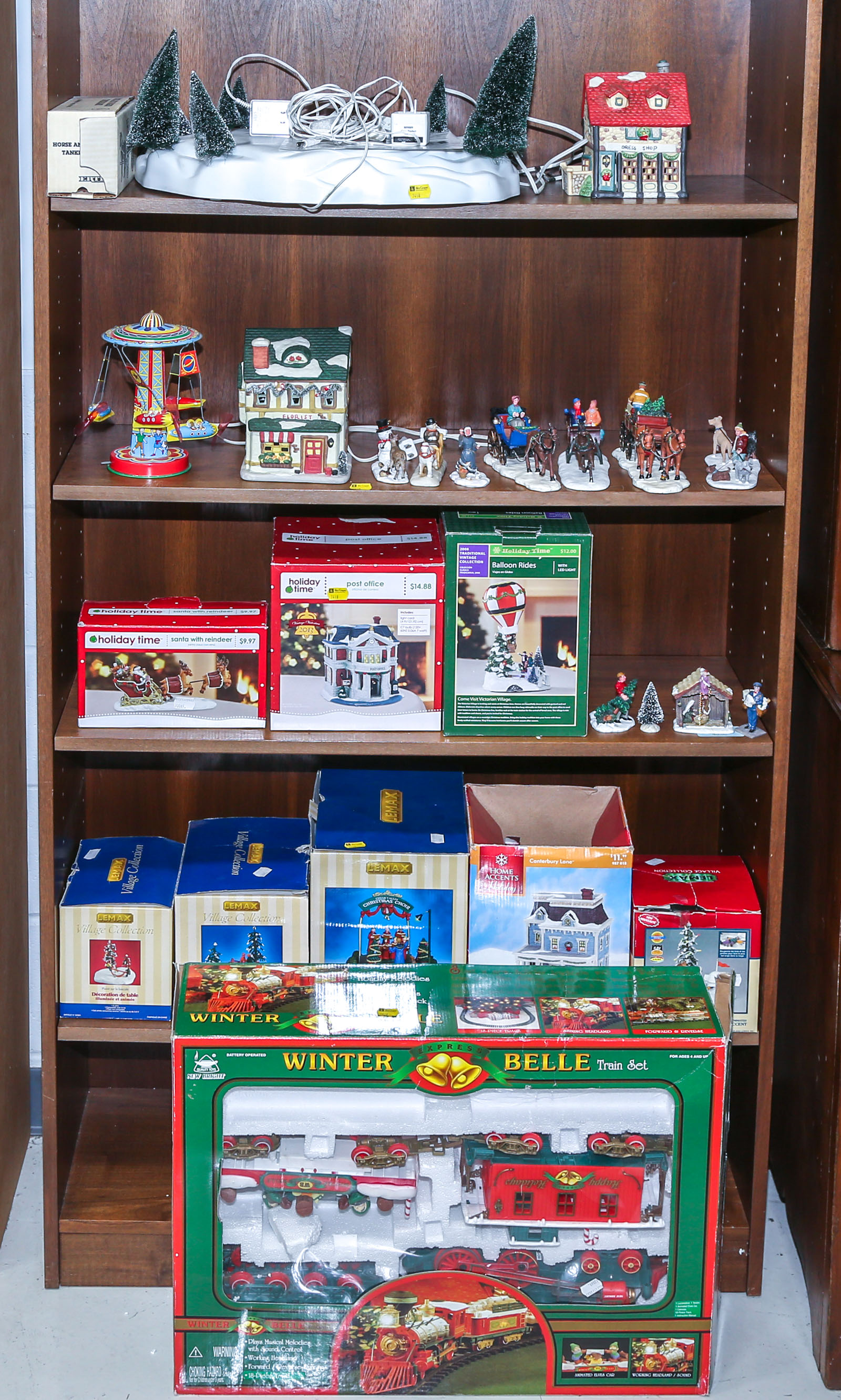 FOUR SHELVES TRAIN GARDEN BUILDINGS