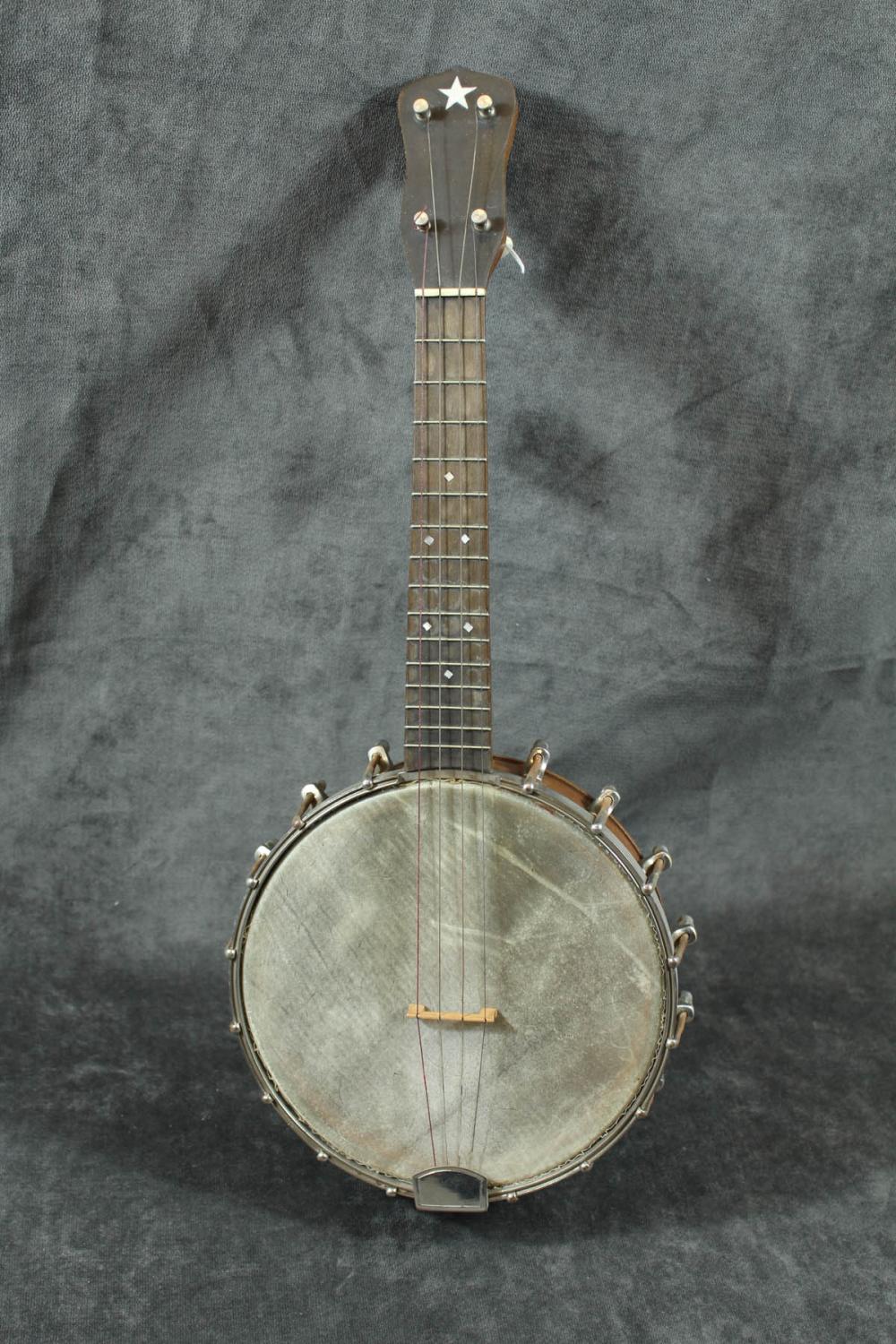 FOUR STRING BANJOLELEFOUR STRING