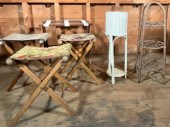Four vintage folding luggage r