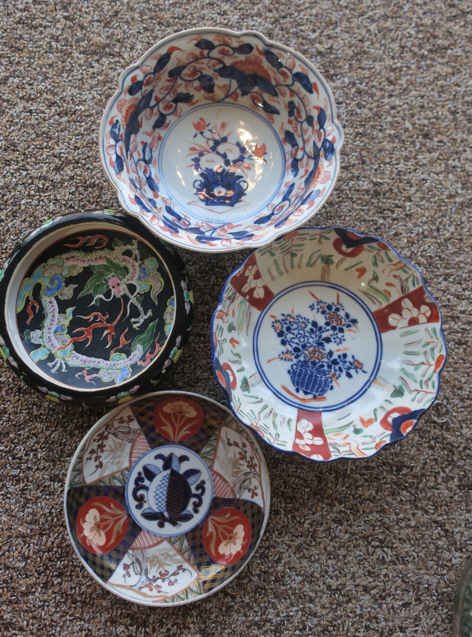 FOUR VINTAGE JAPANESE CERAMIC