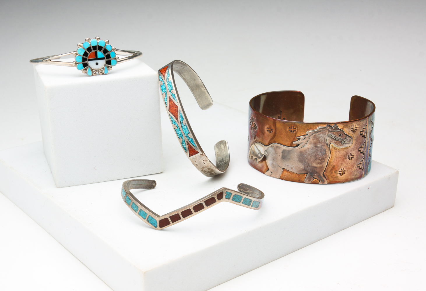 FOUR VINTAGE NATIVE AMERICAN
