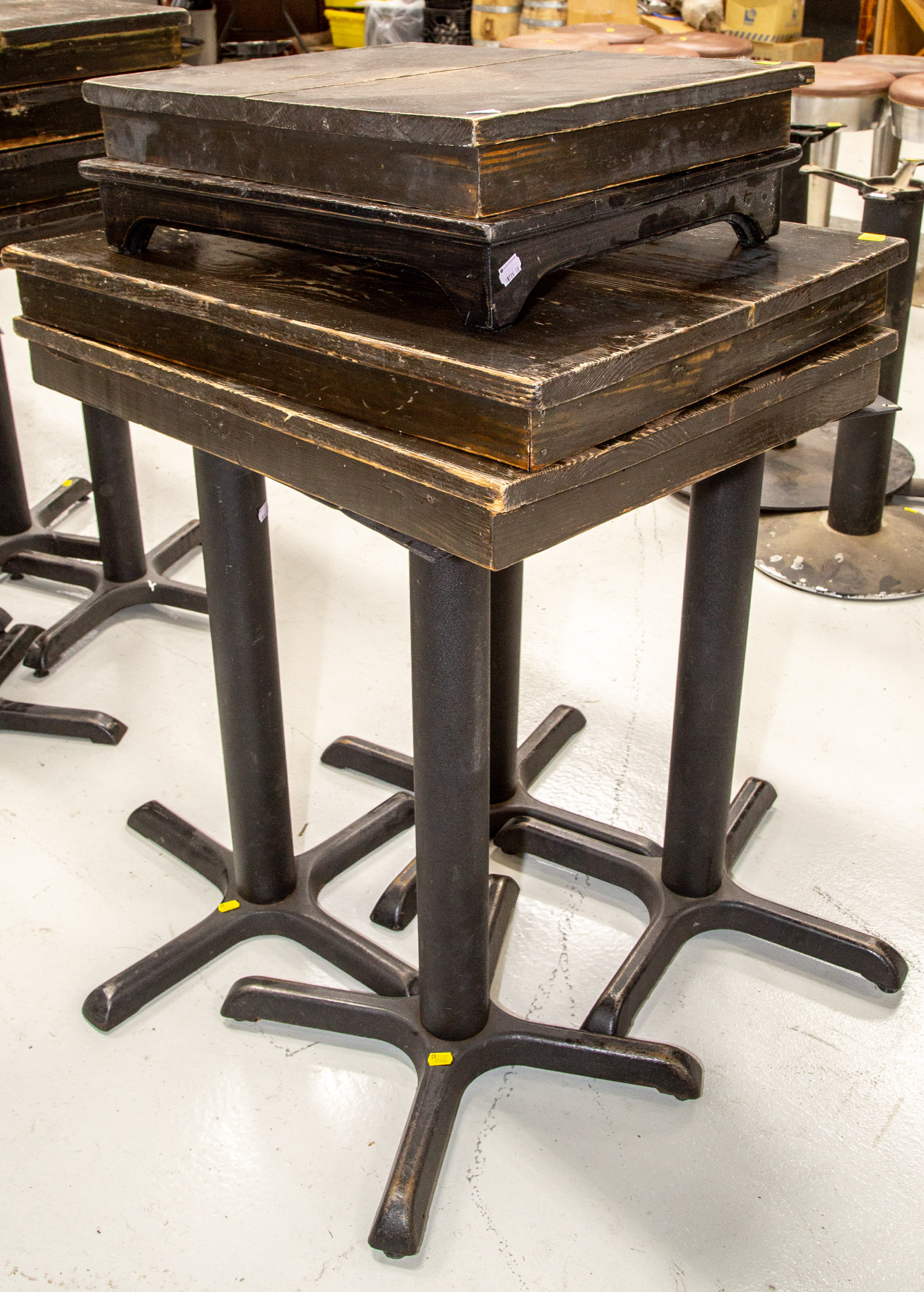 FOUR WOODBERRY KITCHEN PINE