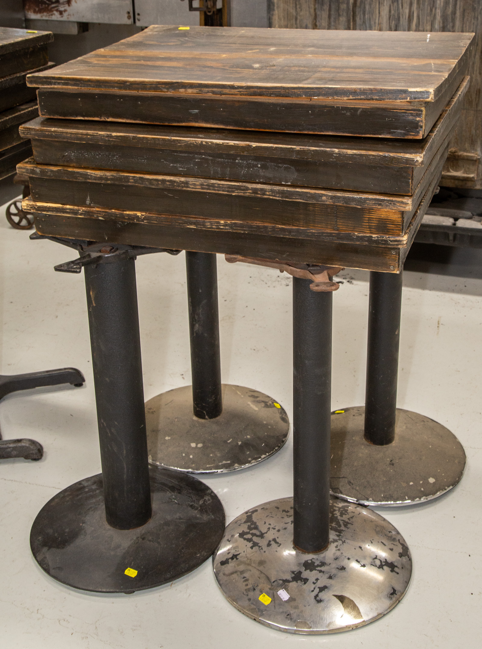 FOUR WOODBERRY KITCHEN PINE