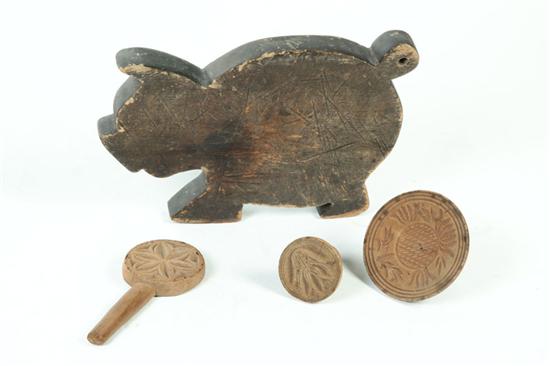 FOUR WOODEN KITCHEN ITEMS. 