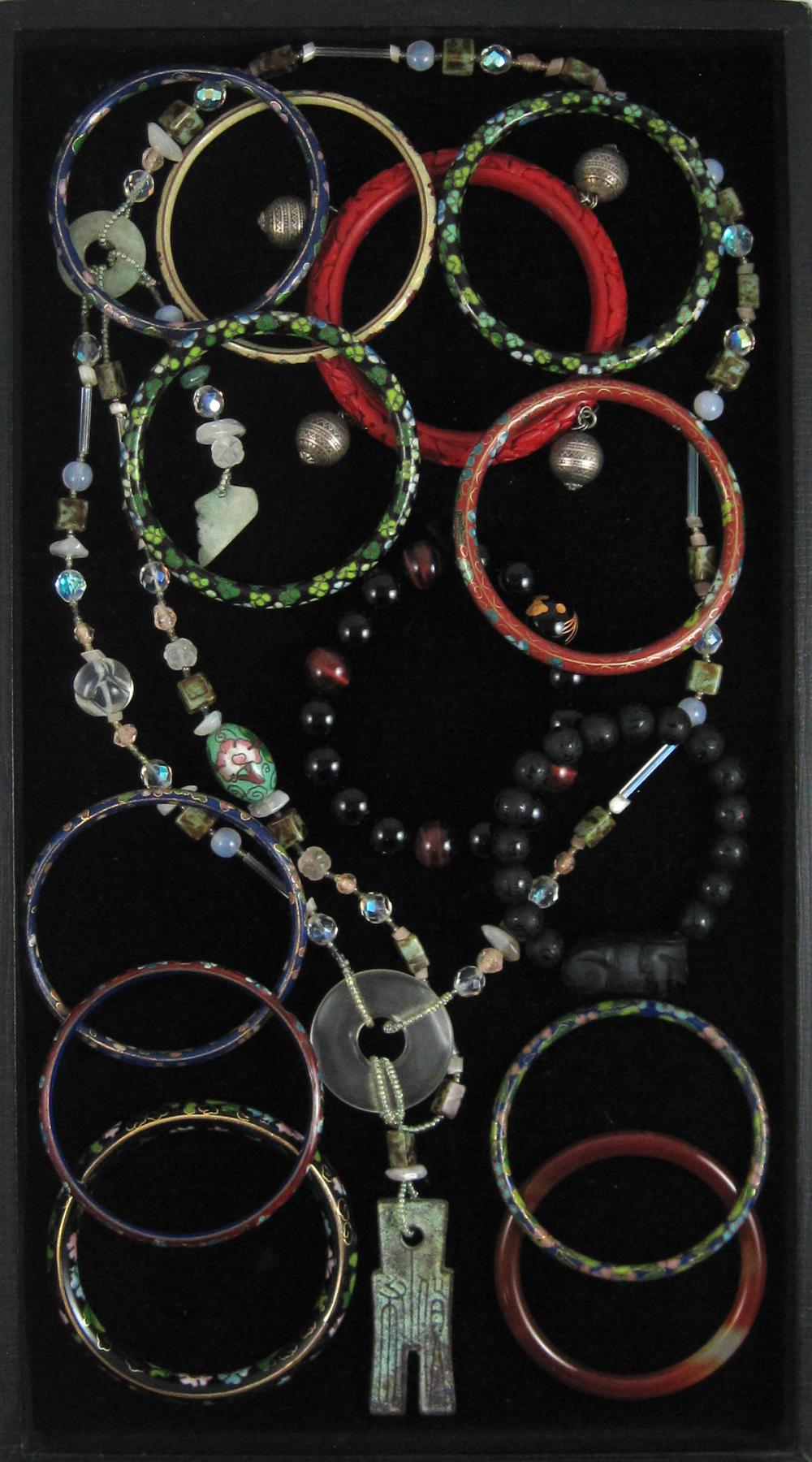 FOURTEEN ARTICLES OF ASIAN JEWELRY,